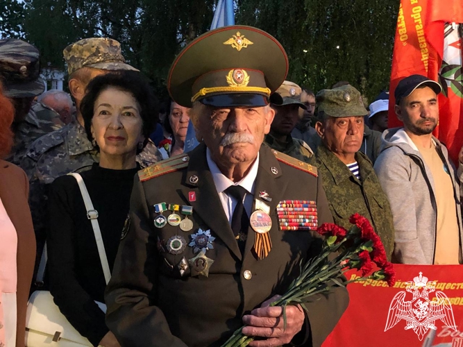 РОСГВАРДЕЙЦЫ КАБАРДИНО-БАЛКАРИИ ПРИНЯЛИ УЧАСТИЕ В АКЦИИ «СВЕЧА ПАМЯТИ»