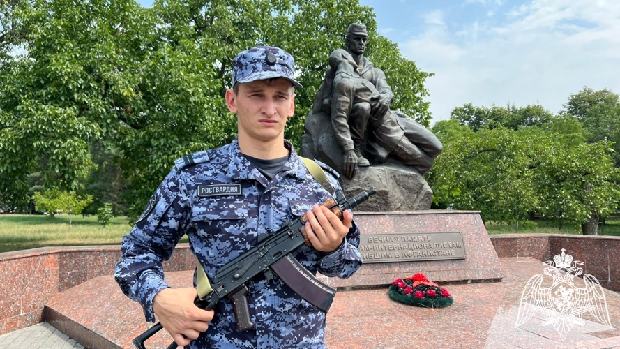 В Кабардино-Балкарии росгвардейцы приняли участие в митинге, посвященном 95-летию Воздушно-десантных войск РОссии