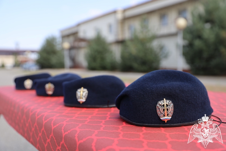 Сотрудники СОБР Северо-Кавказского ордена Жукова округа Росгвардии сдали зачеты на право ношения знака отличия полицейского спецназа