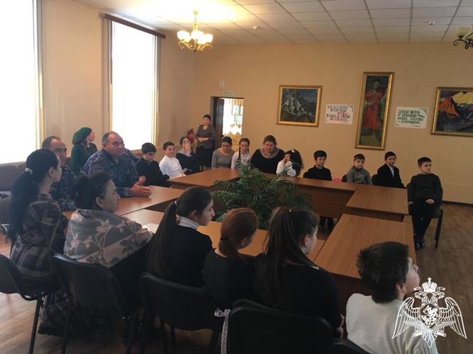 В Тырныаузе сотрудники Росгвардии провели встречу со школьниками