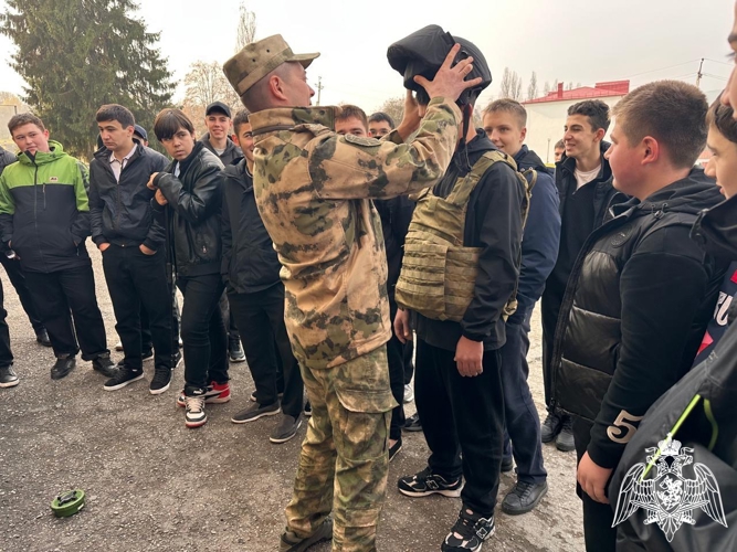 Росгвардейцы в Кабардино-Балкарии провели патриотическую акцию «День призывника»