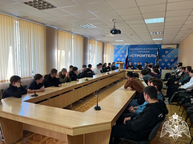 В ДЕНЬ КОНСТИТУЦИИ РОСГВАРДЕЙЦЫ ВСТРЕТИЛИСЬ СО СТУДЕНТАМИ В НАЛЬЧИКЕ 