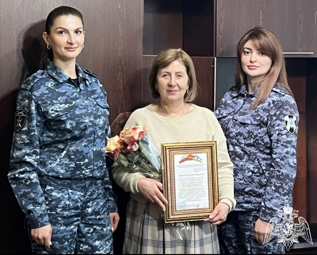 В Кабардино-Балкарии росгвардейцы поздравили журналистов с Днем российской печати 