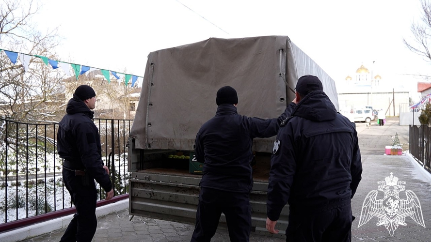     Росгвардейцы поздравили воспитанников подшефного детского дома в Кабардино-Балкарии с Новым годом