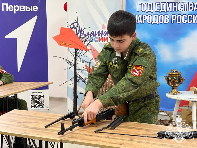 В Кабардино-Балкарии ветеран Росгвардии провел патриотическое мероприятие для учеников кадетского класса 