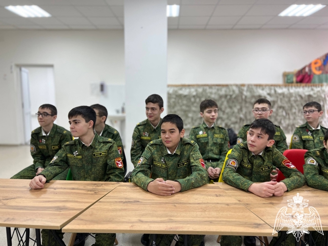 В Кабардино-Балкарии ветеран Росгвардии провел патриотическое мероприятие для учеников кадетского класса 