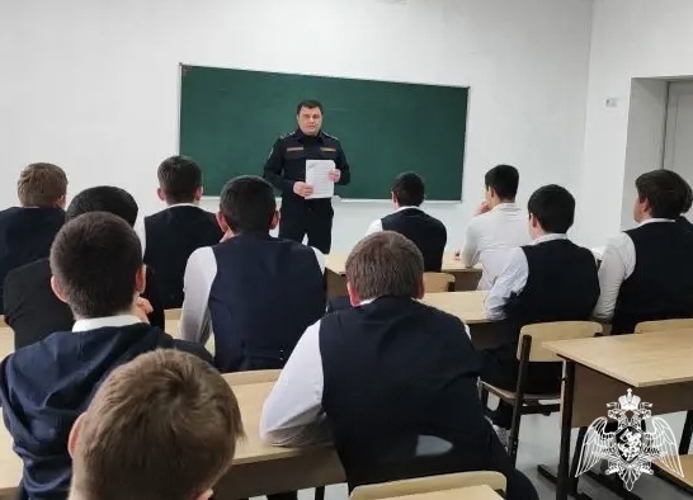 В Кабардино-Балкарии представители Росгвардии провели профориентационные встречи со школьниками