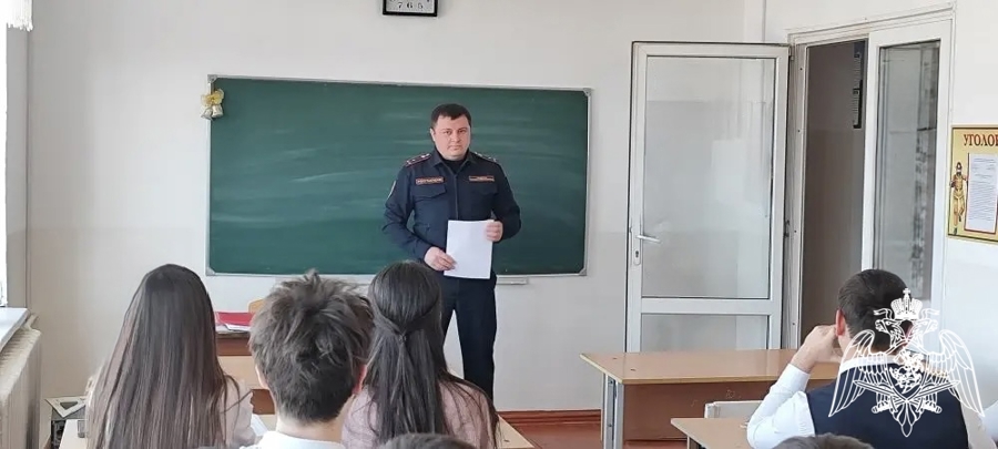 В Кабардино-Балкарии представители Росгвардии провели профориентационные встречи со школьниками