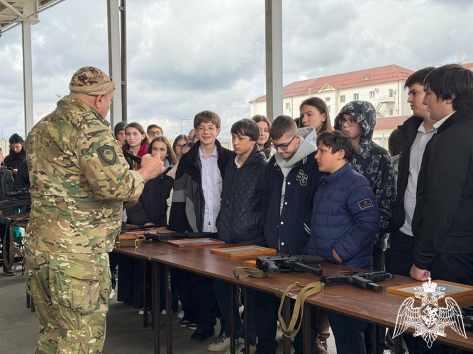 В Кабардино-Балкарии сотрудники СОБР провели День открытых дверей для учащихся лицея