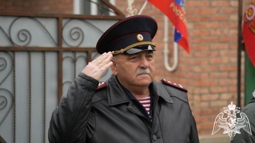 Росгвардейцы поучаствовали во всероссийской акции «Парад у дома ветерана» в Кабардино-Балкарии