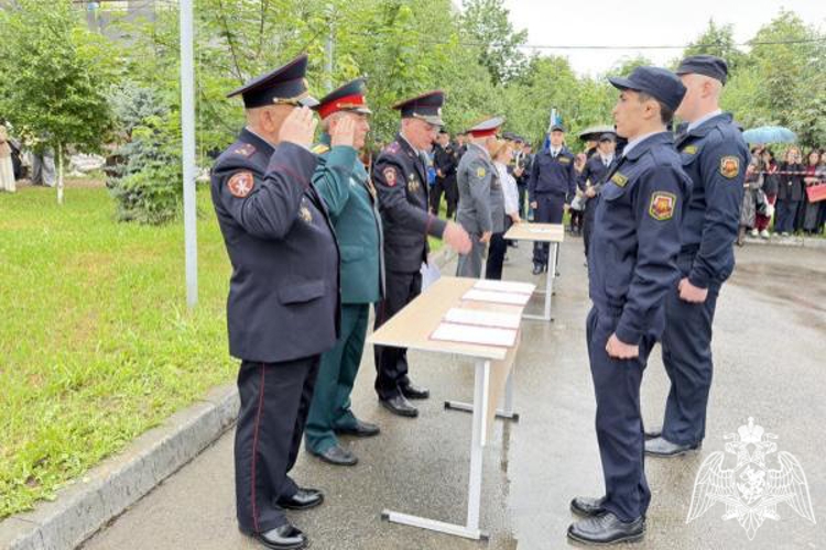 В Нальчике представители Росгвардии приняли участие в торжественной церемонии посвящения в кадеты 