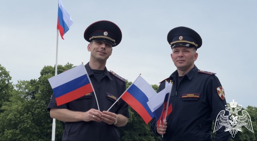 В Кабардино-Балкарии росгвардейцы присоединились к акции «Российский триколор»