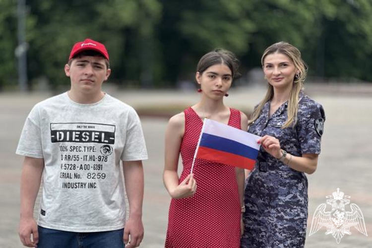 В Кабардино-Балкарии росгвардейцы присоединились к акции «Российский триколор»