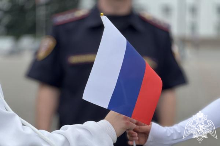 В Кабардино-Балкарии росгвардейцы присоединились к акции «Российский триколор»