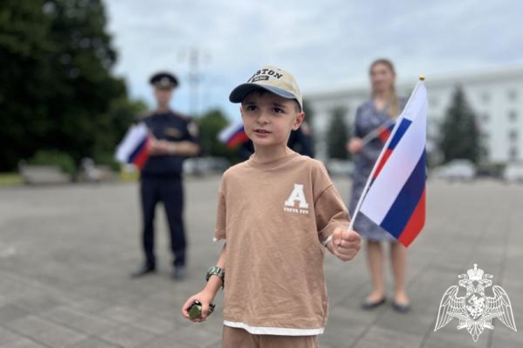 В Кабардино-Балкарии росгвардейцы присоединились к акции «Российский триколор»