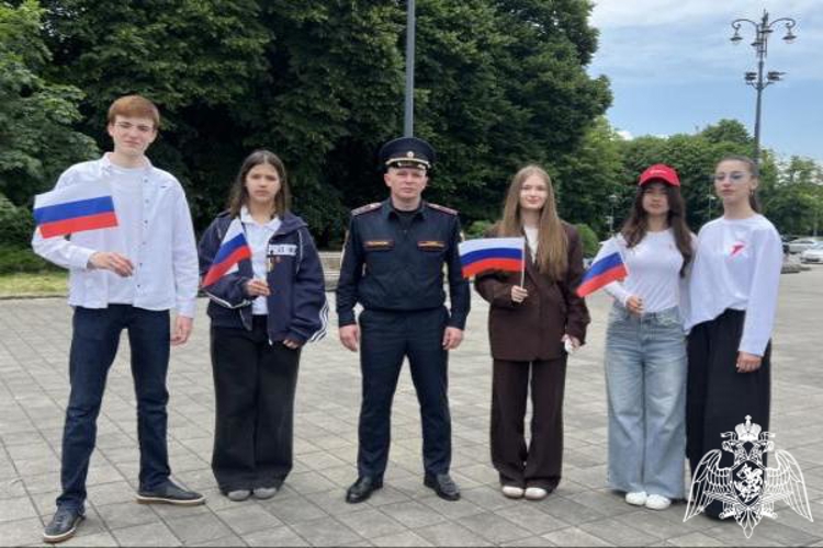 В Кабардино-Балкарии росгвардейцы присоединились к акции «Российский триколор»