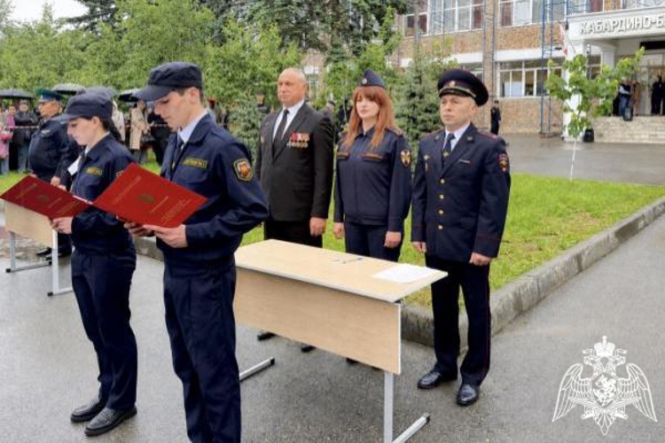 В Нальчике представители Росгвардии приняли участие в торжественной церемонии посвящения в кадеты 