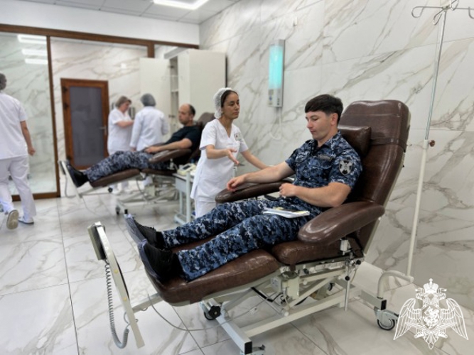 ​ В КАБАРДИНО-БАЛКАРИИ РОСГВАРДЕЙЦЫ ПРИНЯЛИ УЧАСТИЕ В ДОНОРСКОЙ АКЦИИ «ОТ СЕРДЦА К СЕРДЦУ»