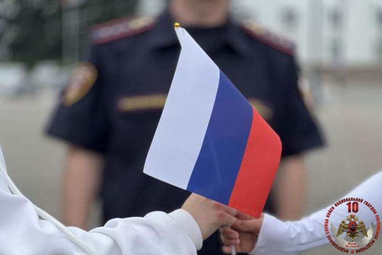 В Кабардино-Балкарии росгвардейцы присоединились к акции «Российский триколор»