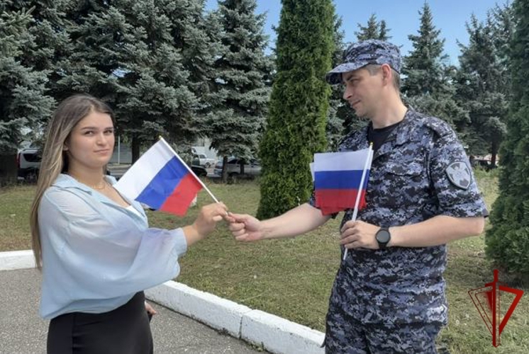 В Кабардино-Балкарии представители Росгвардии присоединились к всероссийской акции «Цвета Родины»