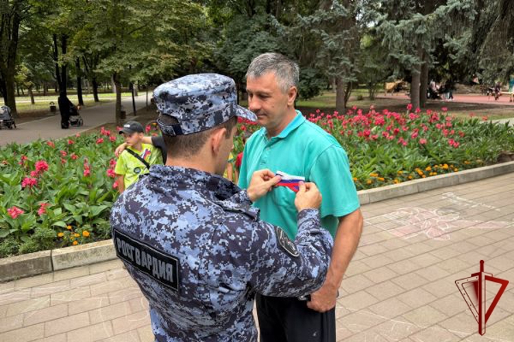 В Кабардино-Балкарии представители Росгвардии присоединились к всероссийской акции «Цвета Родины»