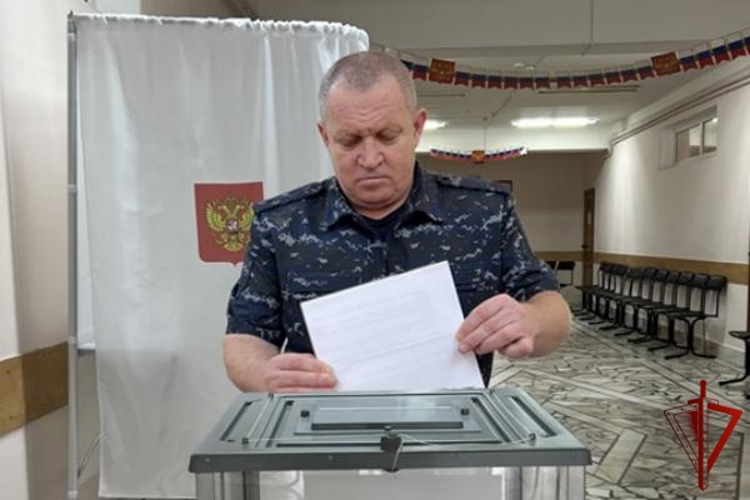 В Кабардино-Балкарии представители Росгвардии приняли участие в Едином дне голосования