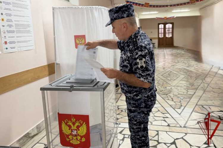 В Кабардино-Балкарии представители Росгвардии приняли участие в Едином дне голосования