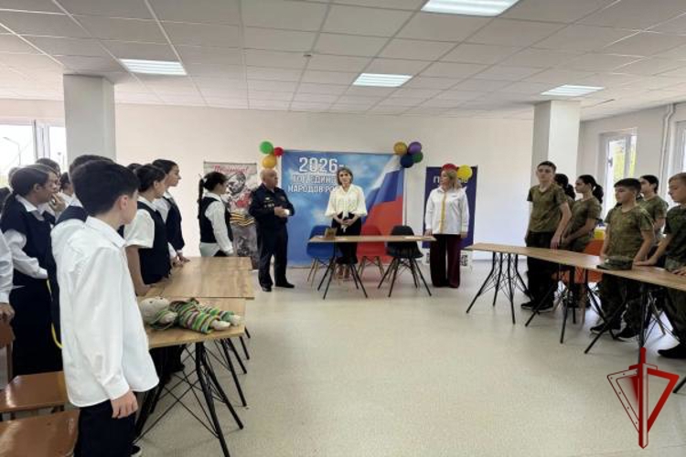 В Кабардино-Балкарии ветеран Росгвардии и кадеты подшефного класса приняли участие в круглом столе 