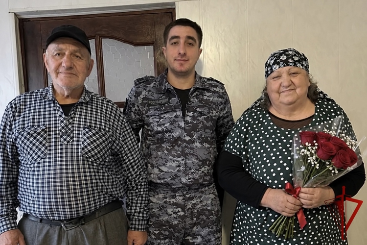 В Кабардино-Балкарии сотрудники Росгвардии поздравили представителей старшего поколения с Международным днем пожилых людей
